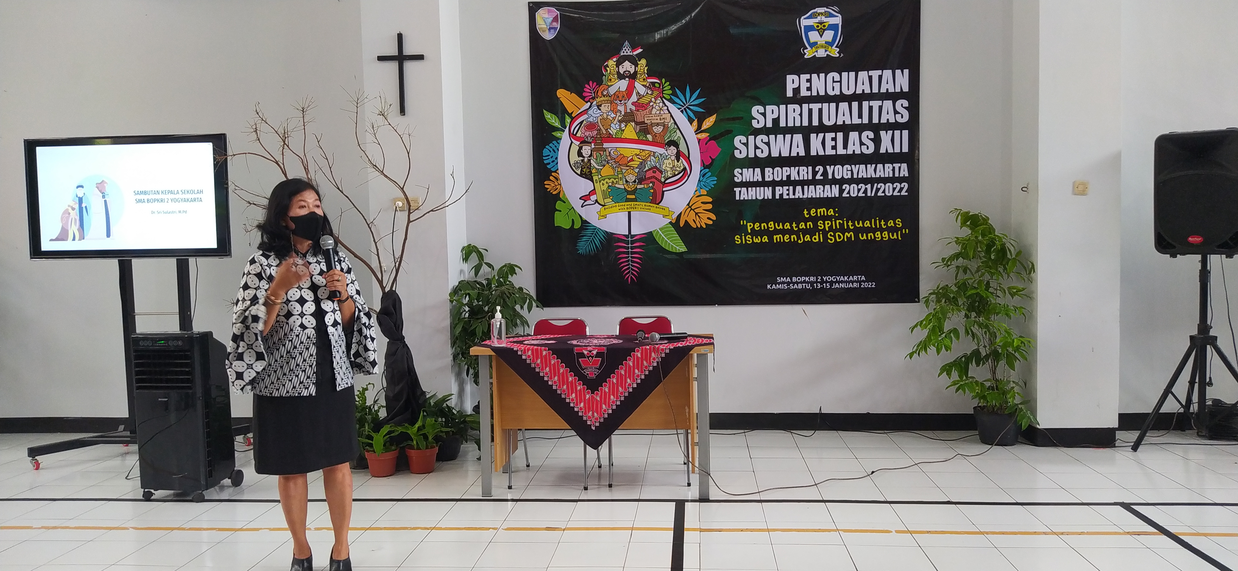 PENGUATAN SPIRITUALITAS SISWA KELAS XII SMA BOPKRI 2 YOGYAKARTA TAHUN AJARAN 2021/2022 &quot;MENJADI PRIBADI YANG UNGGUL”